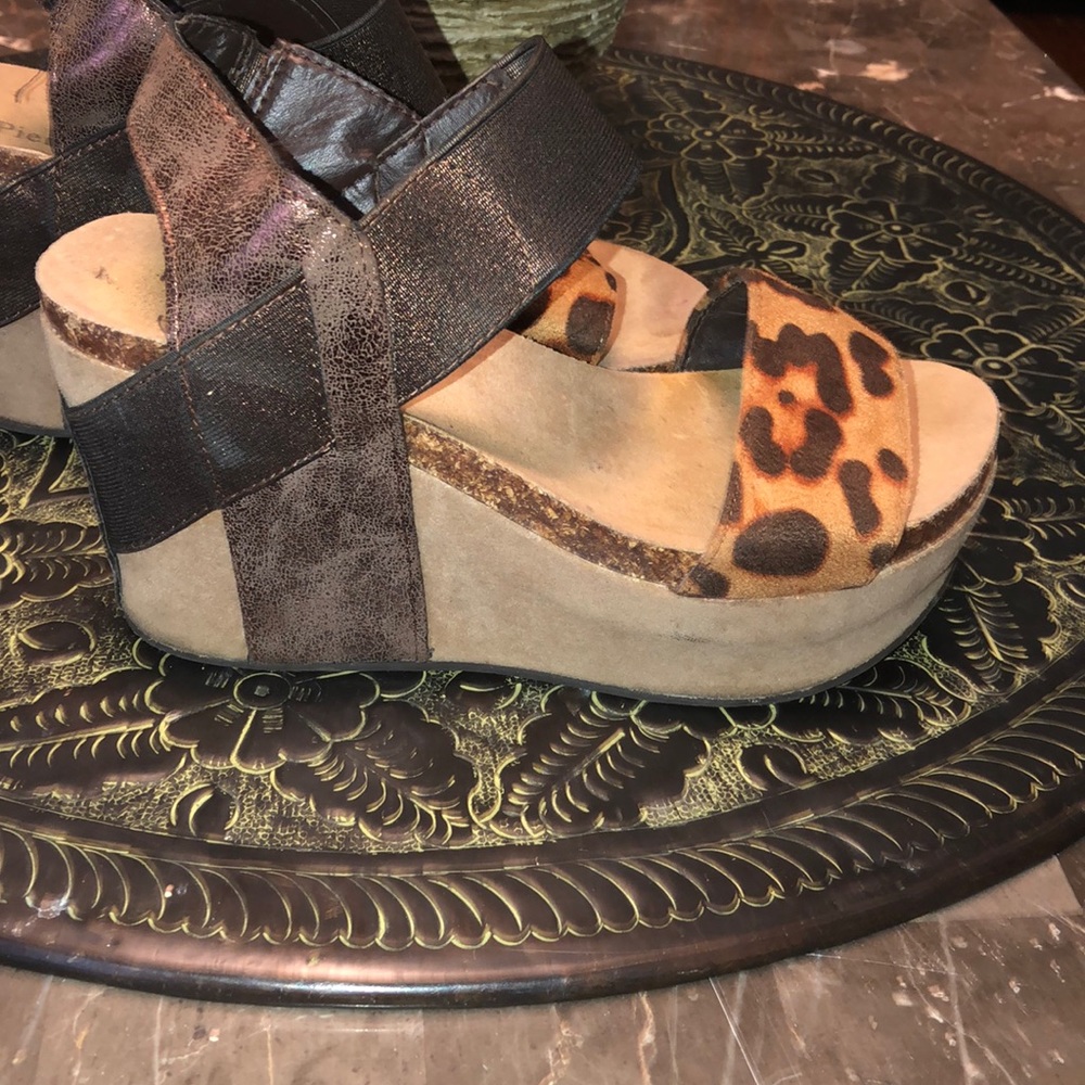 Beautiful Pierre Dumas Wedge sandals